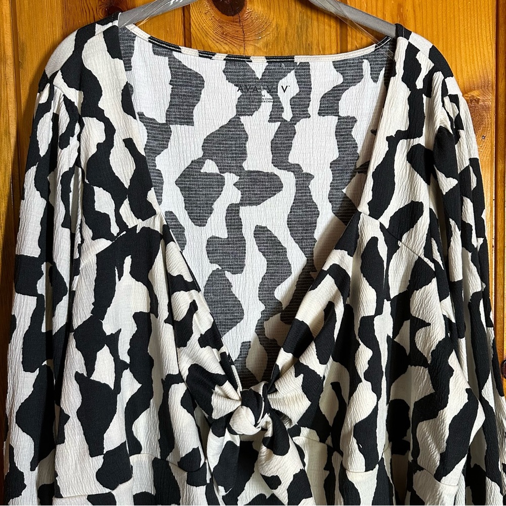 Ava & Viv Long Sleeve Sweetheart Neck Tie Front Top - Picture 3 of 9